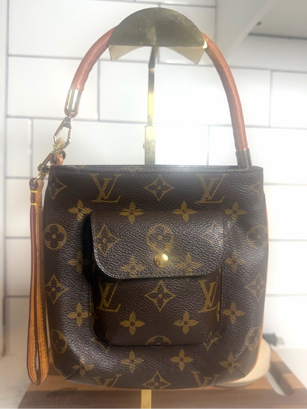 Authentic Louis Vuitton Partition Wristlet - Monogram